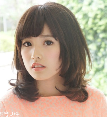 燙頭后怎樣護理打理頭發(fā) 理發(fā)店燙發(fā)染發(fā)的5大危害 燙頭后怎樣護理打理頭發(fā) 理發(fā)店燙發(fā)染發(fā)的5大危害