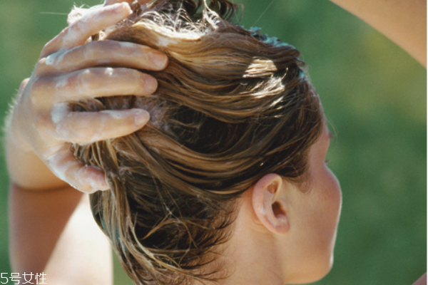 燙染后頭發(fā)怎么護理 染燙的錯誤舉措 燙染后頭發(fā)怎么護理 染燙的錯誤舉措