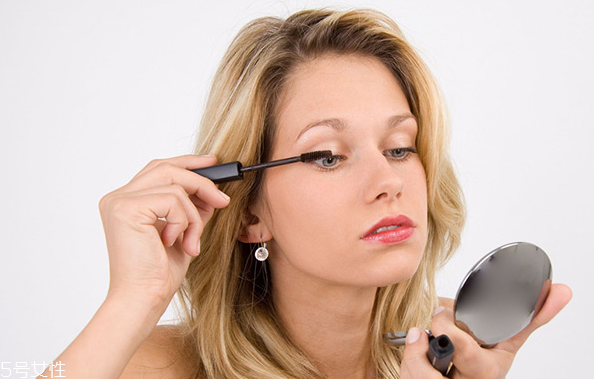怎么畫眉毛不顯兇 眉毛這樣畫會(huì)顯得柔和 怎么畫眉毛不顯兇 眉毛這樣畫會(huì)顯得柔和