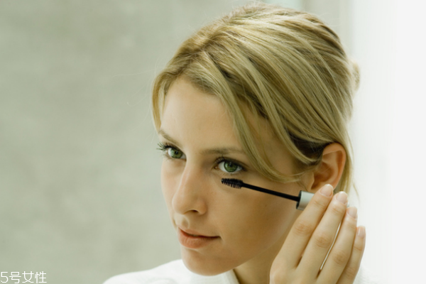 畫(huà)眉毛要不要卸妝 只用眉筆要不要卸妝 畫(huà)眉毛要不要卸妝 只用眉筆要不要卸妝