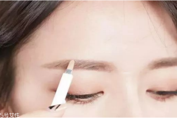 畫(huà)眉毛要不要卸妝 只用眉筆要不要卸妝 畫(huà)眉毛要不要卸妝 只用眉筆要不要卸妝