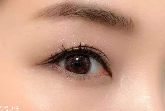 冬季約會妝容畫法 韓式粉嫩少女妝容