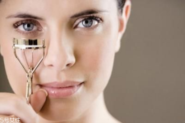 怎么用睫毛夾夾下睫毛 睫毛夾這樣用不夾眼皮 怎么用睫毛夾夾下睫毛 睫毛夾這樣用不夾眼皮