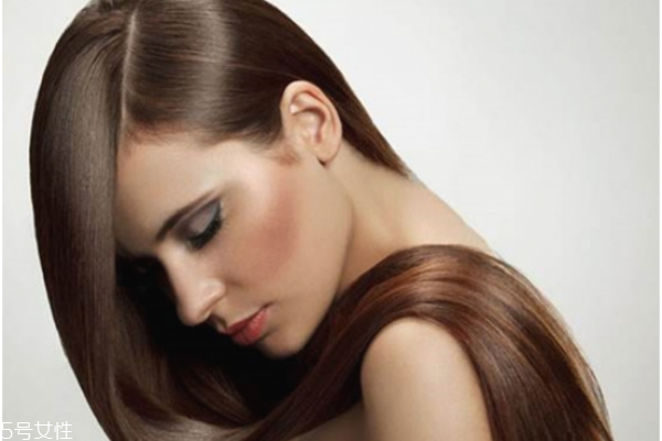 拉直的頭發(fā)怎么變蓬松 頭發(fā)拉直后注意事項(xiàng) 拉直的頭發(fā)怎么變蓬松 頭發(fā)拉直后注意事項(xiàng)