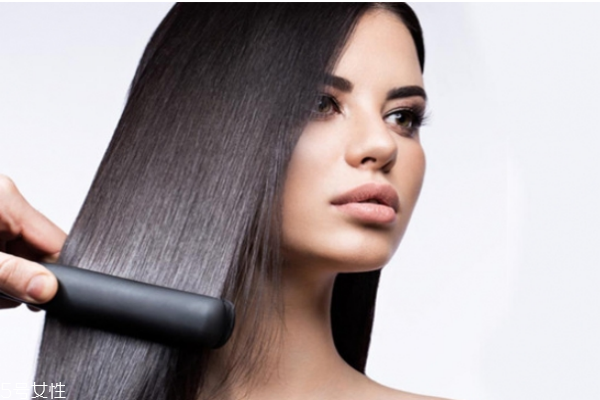 拉直的頭發(fā)怎么變蓬松 頭發(fā)拉直后注意事項(xiàng) 拉直的頭發(fā)怎么變蓬松 頭發(fā)拉直后注意事項(xiàng)