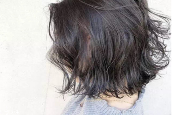 燙發(fā)染發(fā)后怎么護(hù)理 選拉直好還是洗直好 燙發(fā)染發(fā)后怎么護(hù)理 選拉直好還是洗直好