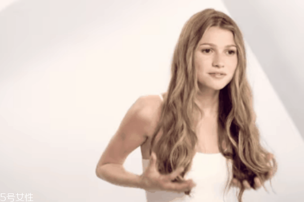 自己卷發(fā)怎么弄 卷發(fā)自己在家怎么打理 自己卷發(fā)怎么弄 卷發(fā)自己在家怎么打理