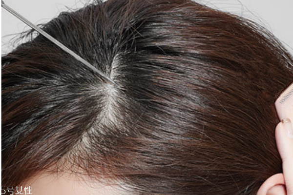 長(zhǎng)卷發(fā)怎樣扎好看圖解 女生好看中長(zhǎng)卷發(fā)圖片 長(zhǎng)卷發(fā)怎樣扎好看圖解 女生好看中長(zhǎng)卷發(fā)圖片