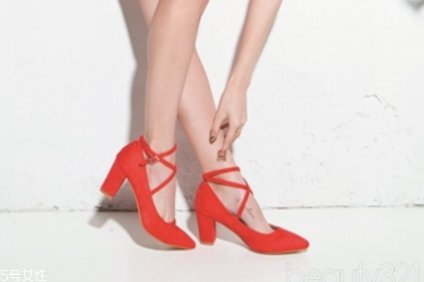 綁帶鞋怎么穿好看 3招一秒變纖瘦 綁帶鞋怎么穿好看 3招一秒變纖瘦