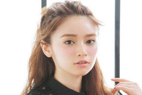 卷發(fā)扎什么發(fā)型好看 長(zhǎng)卷發(fā)扎法教程 卷發(fā)扎什么發(fā)型好看 長(zhǎng)卷發(fā)扎法教程