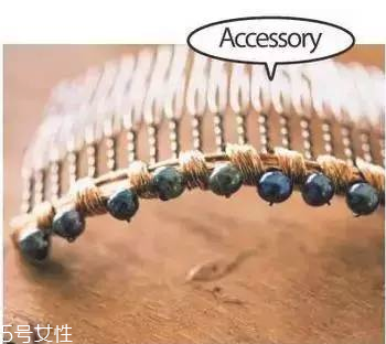 卷發(fā)扎什么發(fā)型好看 長卷發(fā)扎法教程 卷發(fā)扎什么發(fā)型好看 長卷發(fā)扎法教程