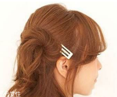 卷發(fā)扎什么發(fā)型好看 長卷發(fā)扎法教程 卷發(fā)扎什么發(fā)型好看 長卷發(fā)扎法教程