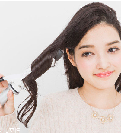 卷發(fā)扎什么發(fā)型好看 長卷發(fā)扎法教程 卷發(fā)扎什么發(fā)型好看 長卷發(fā)扎法教程
