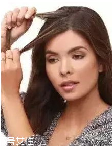 燙發(fā)怎么扎好看 最新長(zhǎng)卷發(fā)扎法教程 燙發(fā)怎么扎好看 最新長(zhǎng)卷發(fā)扎法教程