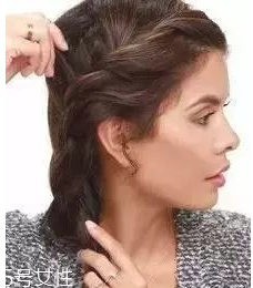 燙發(fā)怎么扎好看 最新長(zhǎng)卷發(fā)扎法教程 燙發(fā)怎么扎好看 最新長(zhǎng)卷發(fā)扎法教程