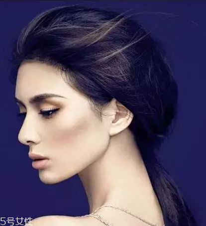 燙發(fā)怎么扎好看 最新長(zhǎng)卷發(fā)扎法教程 燙發(fā)怎么扎好看 最新長(zhǎng)卷發(fā)扎法教程