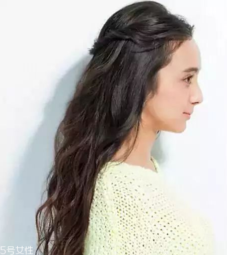 燙發(fā)怎么扎好看 最新長(zhǎng)卷發(fā)扎法教程 燙發(fā)怎么扎好看 最新長(zhǎng)卷發(fā)扎法教程