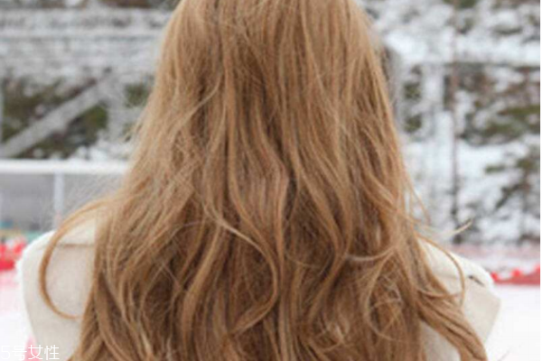 怎樣讓燙發(fā)更持久 想讓卷發(fā)更持久快來試試這幾招 怎樣讓燙發(fā)更持久 想讓卷發(fā)更持久快來試試這幾招