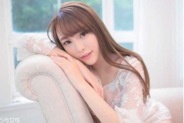 頭發(fā)軟化和拉直有什么區(qū)別 頭發(fā)軟化和拉直的區(qū)別 頭發(fā)軟化和拉直有什么區(qū)別 頭發(fā)軟化和拉直的區(qū)別