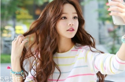 好看的韓國女生卷發(fā)發(fā)型 韓式長卷發(fā)發(fā)型圖片 好看的韓國女生卷發(fā)發(fā)型 韓式長卷發(fā)發(fā)型圖片