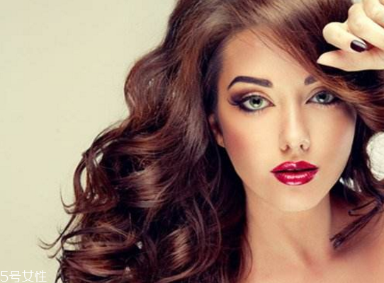 自己在家怎么做卷發(fā) 怎樣在家自己燙發(fā)教程 自己在家怎么做卷發(fā) 怎樣在家自己燙發(fā)教程