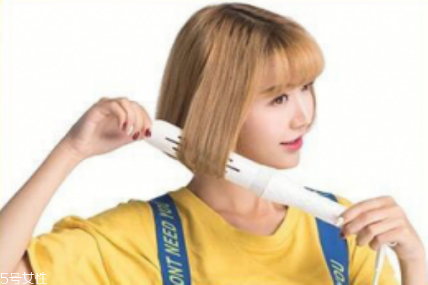 怎么用卷發(fā)棒卷內(nèi)扣 輕松燙優(yōu)雅波波頭發(fā)型 怎么用卷發(fā)棒卷內(nèi)扣 輕松燙優(yōu)雅波波頭發(fā)型