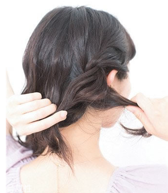 怎么用卷發(fā)棒卷內(nèi)扣 輕松燙優(yōu)雅波波頭發(fā)型 怎么用卷發(fā)棒卷內(nèi)扣 輕松燙優(yōu)雅波波頭發(fā)型