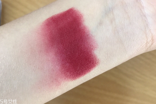 美寶蓮r10是什么顏色 美寶蓮r10適合黃皮嗎 美寶蓮r10是什么顏色 美寶蓮r10適合黃皮嗎