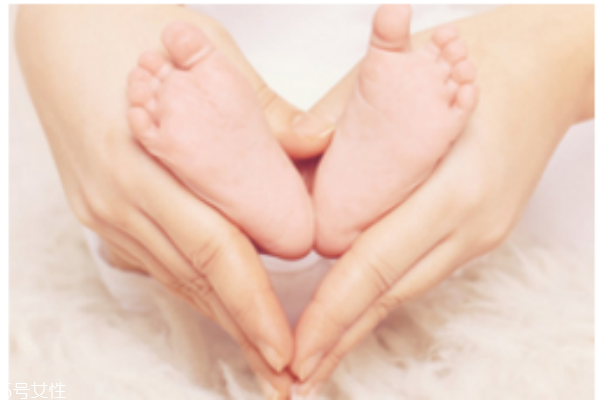 爸爸腳臭會遺傳給寶寶嗎 爸爸腳臭會遺傳給寶寶嗎