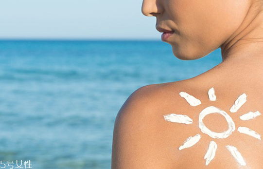 秋冬季防曬霜哪種好 秋冬季用什么防曬霜 秋冬季防曬霜哪種好 秋冬季用什么防曬霜