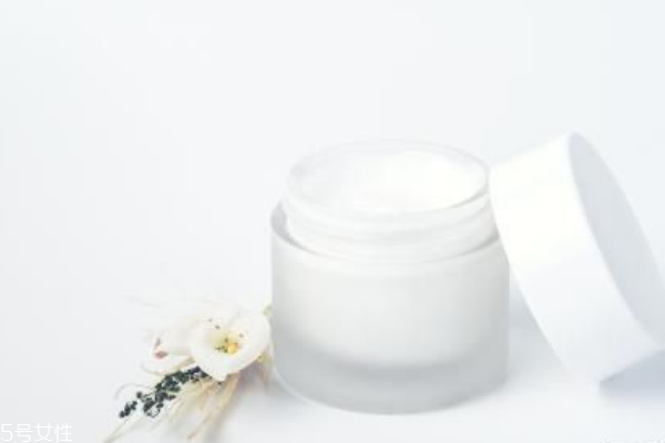 面霜搓泥怎么辦 好用的補(bǔ)水保濕面霜推薦 面霜搓泥怎么辦 好用的補(bǔ)水保濕面霜推薦