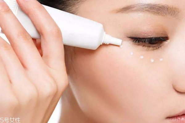 搽眼霜用哪個手指 無名指力度最輕 搽眼霜用哪個手指 無名指力度最輕