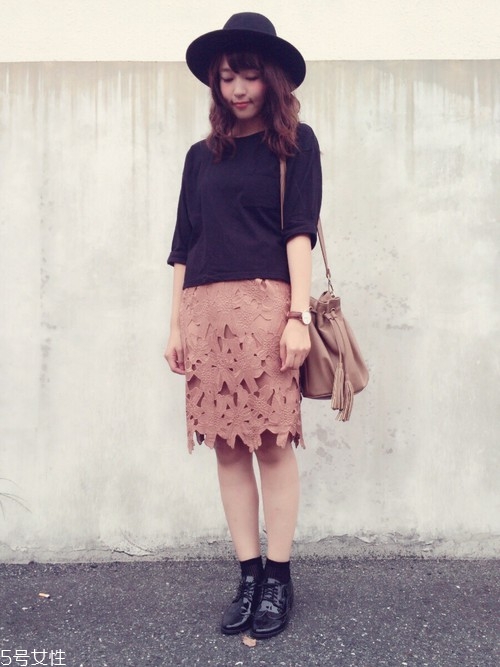 蕾絲衣服怎么搭配 4種蕾絲單品搭配指南 蕾絲衣服怎么搭配 4種蕾絲單品搭配指南