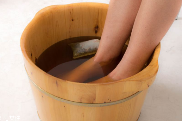 冬天泡腳有什么好處 冬季泡腳方法介紹 冬天泡腳有什么好處 冬季泡腳方法介紹