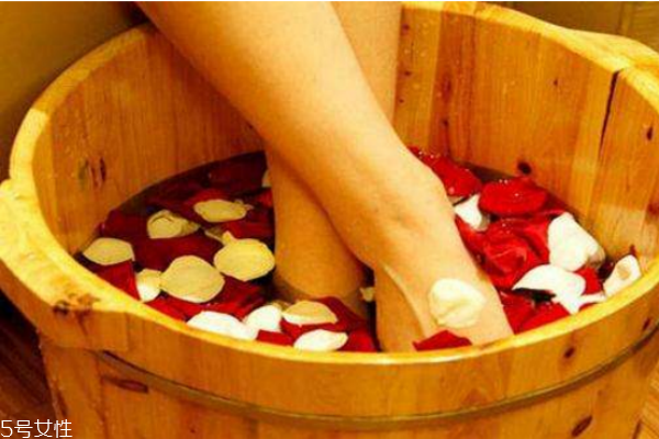 冬天泡腳有什么好處 冬季泡腳方法介紹 冬天泡腳有什么好處 冬季泡腳方法介紹