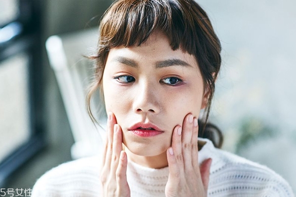 痘痘肌膚怎么卸妝 3個原則卸得干凈不傷膚 痘痘肌膚怎么卸妝 3個原則卸得干凈不傷膚