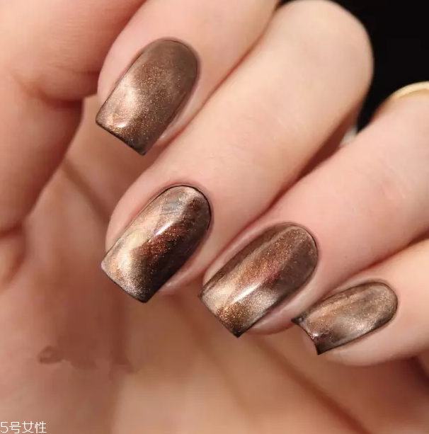 秋冬貓眼美甲圖片 指尖迎來高光時刻 秋冬貓眼美甲圖片 指尖迎來高光時刻