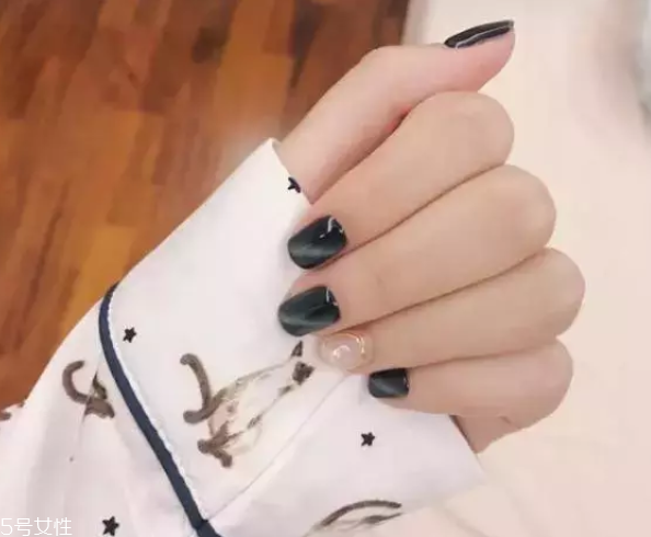 秋冬貓眼美甲圖片 指尖迎來高光時刻 秋冬貓眼美甲圖片 指尖迎來高光時刻