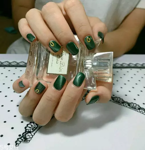 秋冬貓眼美甲圖片 指尖迎來高光時刻 秋冬貓眼美甲圖片 指尖迎來高光時刻