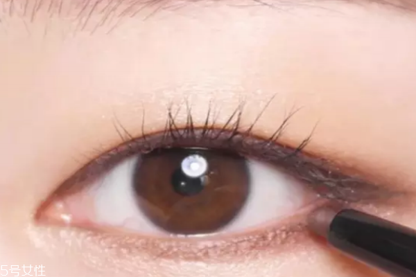 隱形眼線怎么畫 3步驟畫好隱形眼線 隱形眼線怎么畫 3步驟畫好隱形眼線