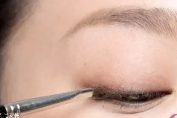 隱形眼線怎么畫 3步驟畫好隱形眼線 隱形眼線怎么畫 3步驟畫好隱形眼線