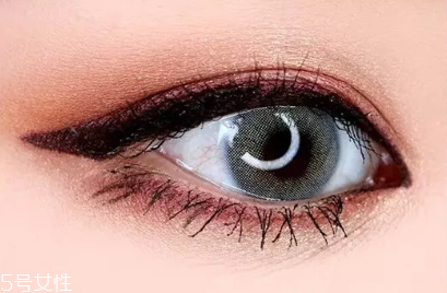 酒紅色單色眼影的畫法 4步驟詳細圖解教程 酒紅色單色眼影的畫法 4步驟詳細圖解教程