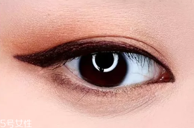 酒紅色單色眼影的畫法 4步驟詳細圖解教程 酒紅色單色眼影的畫法 4步驟詳細圖解教程