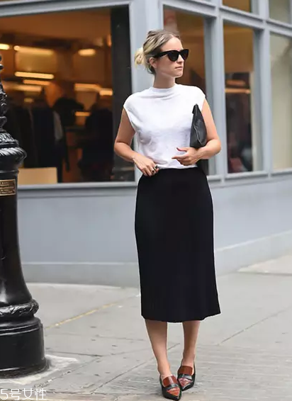 半身長裙配什么上衣 半身長裙上衣搭配圖片 半身長裙配什么上衣 半身長裙上衣搭配圖片