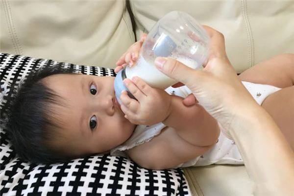 奶瓶材質哪種好 挑選技巧與心得 奶瓶材質哪種好 挑選技巧與心得