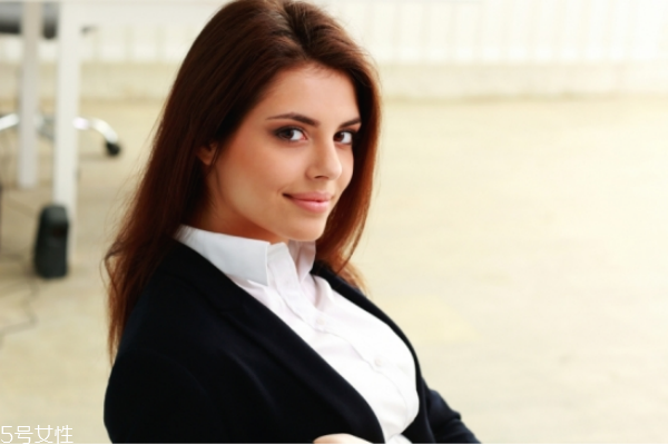 冬天油性皮膚用什么護(hù)膚品 油皮冬天用的護(hù)膚品 冬天油性皮膚用什么護(hù)膚品 油皮冬天用的護(hù)膚品