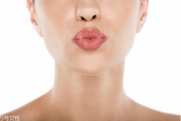 爽膚水先用還是乳液 教你爽膚水怎么鑒別好壞 爽膚水先用還是乳液 教你爽膚水怎么鑒別好壞