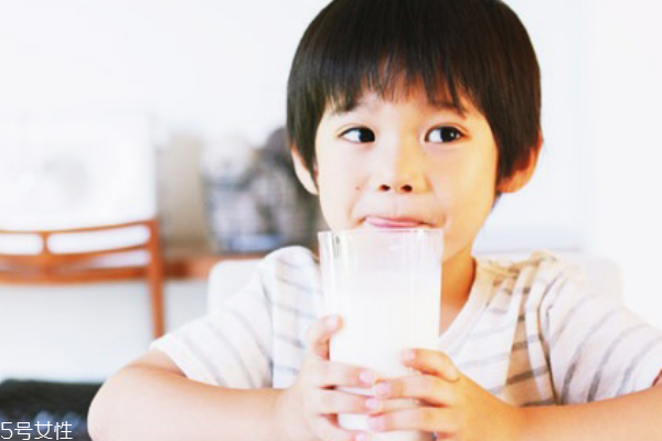 四個月的寶寶如何斷奶最好 四個月的寶寶如何斷奶最好