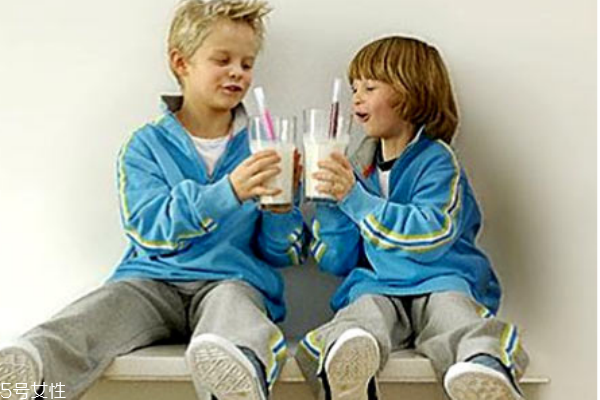 四個月的寶寶如何斷奶最好 四個月的寶寶如何斷奶最好