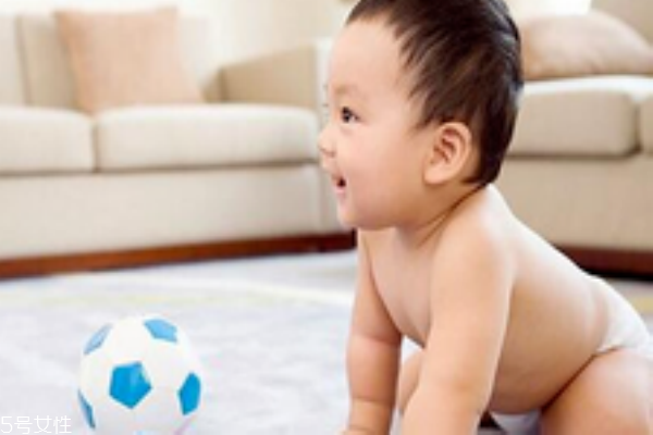 怎樣讓寶寶學(xué)會爬行 怎樣讓寶寶學(xué)會爬行